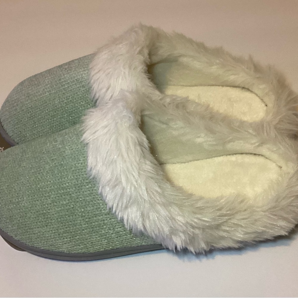 Isotoner Women’s Slipper